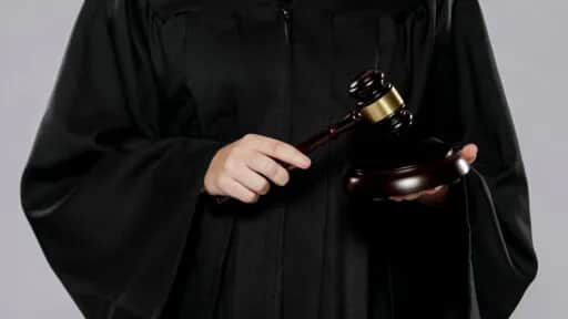 Co można robić po studiach prawniczych bez aplikacji? Sprawdź możliwości