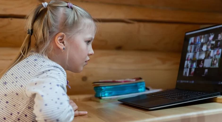 Nauczanie w chmurze ile kosztuje? Poznaj ukryte wydatki i opłaty