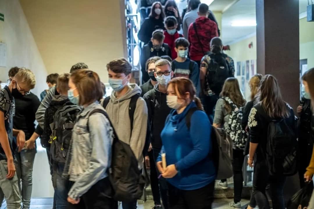 Czy uczniowie przejdą na zdalne nauczanie? Sprawdź najnowsze informacje