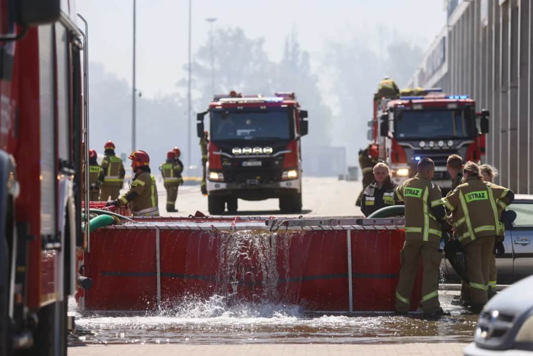 Ile zarabia strażak po studiach? Zaskakujące różnice w wynagrodzeniu