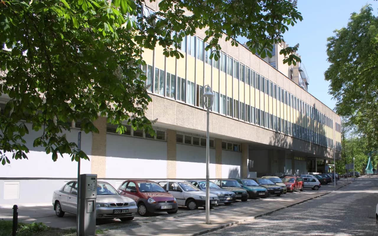 Uniwersytet Opolski biblioteka: bogate zasoby i dostępne usługi