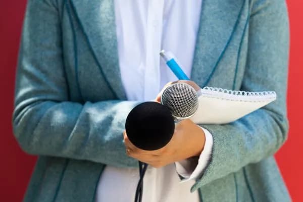 Co po studiach dziennikarskich? Odkryj możliwości kariery i sukcesu